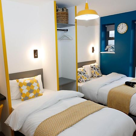 New Luxury Apartments In Central Location Next To Shops, Cafes, Bars & Metro Лондон Экстерьер фото