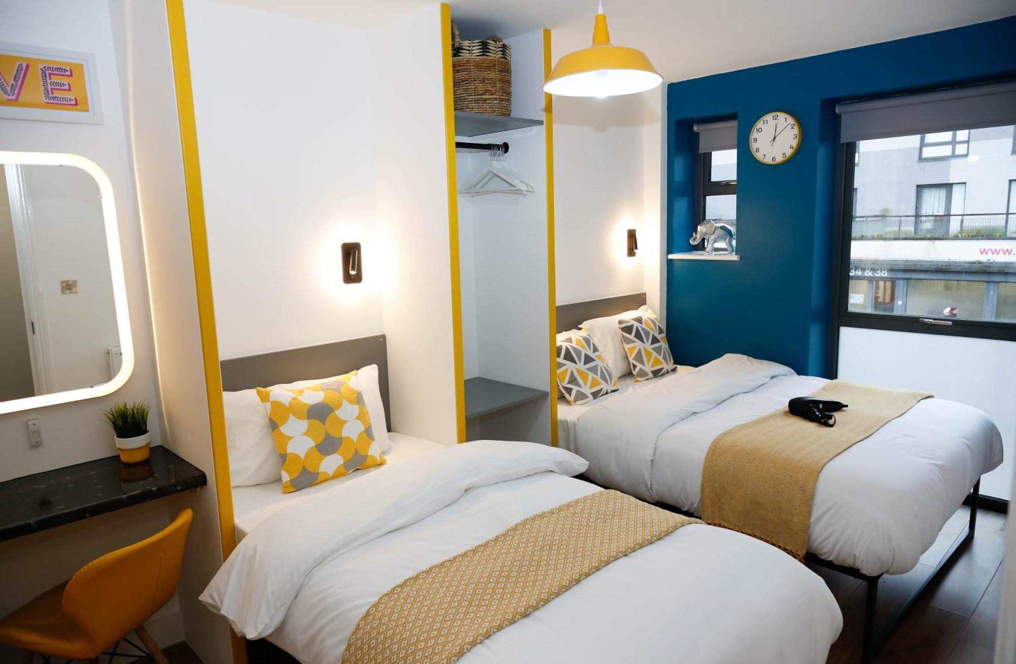 New Luxury Apartments In Central Location Next To Shops, Cafes, Bars & Metro Лондон Экстерьер фото