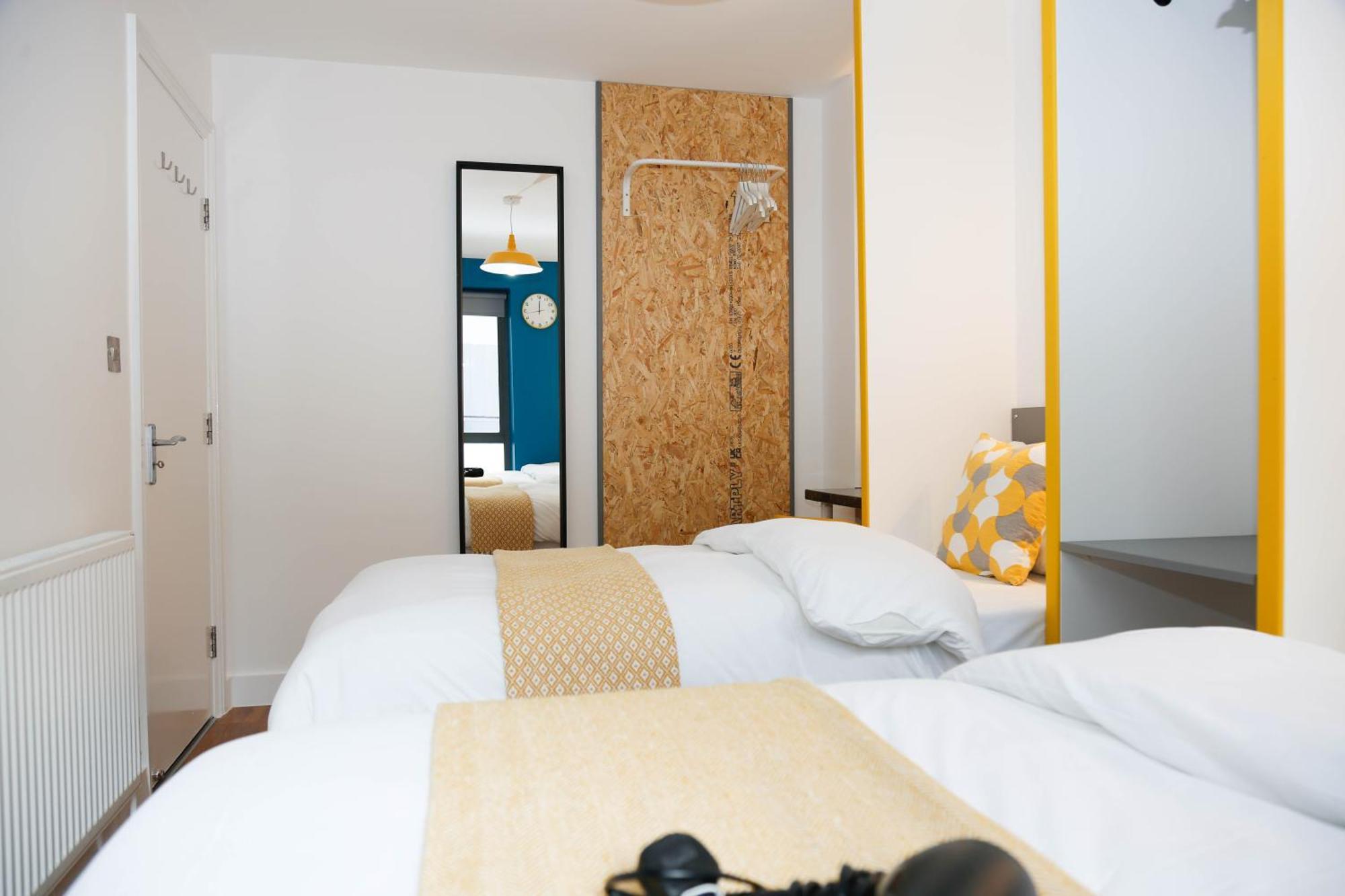 New Luxury Apartments In Central Location Next To Shops, Cafes, Bars & Metro Лондон Экстерьер фото