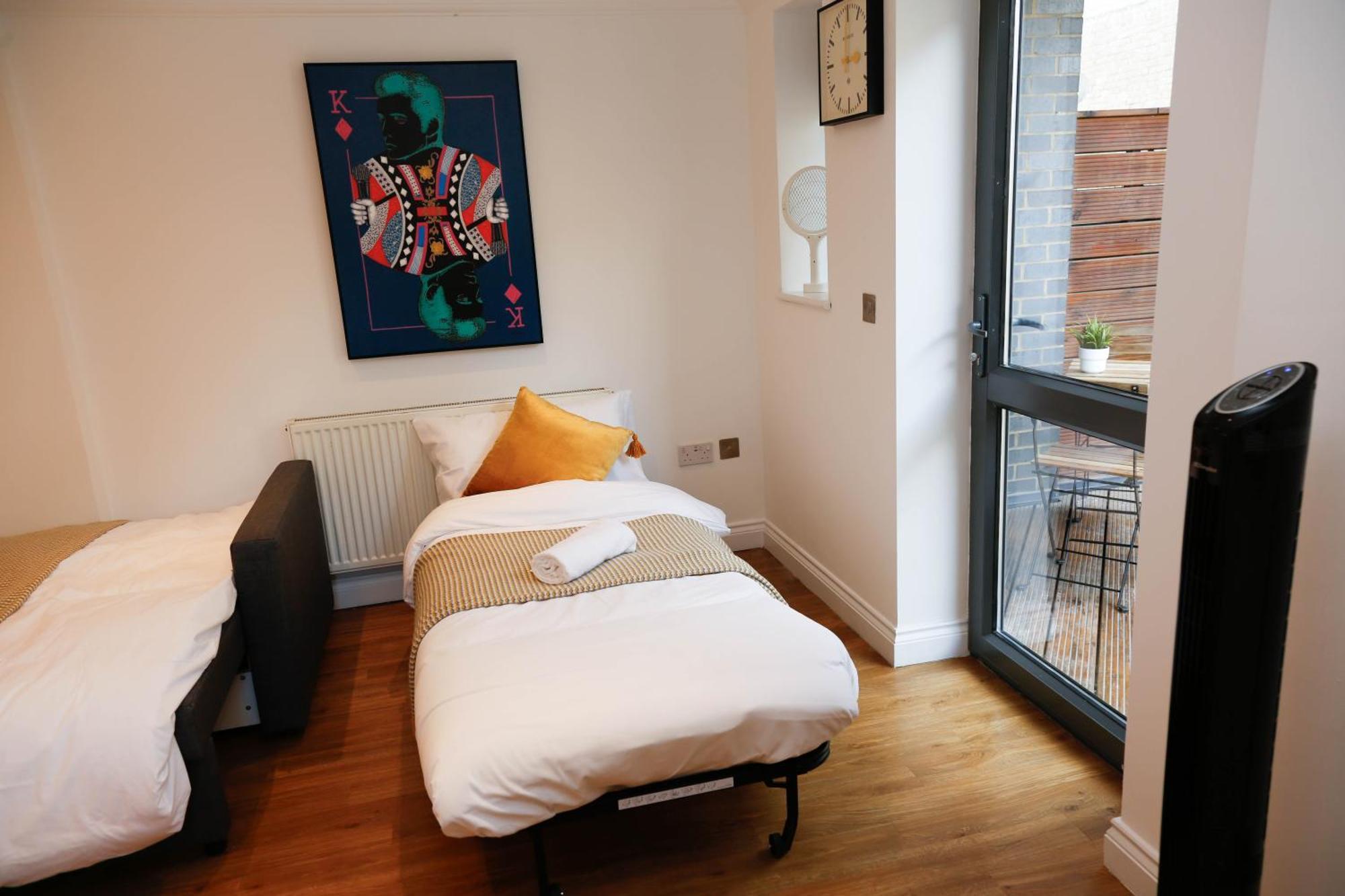 New Luxury Apartments In Central Location Next To Shops, Cafes, Bars & Metro Лондон Экстерьер фото