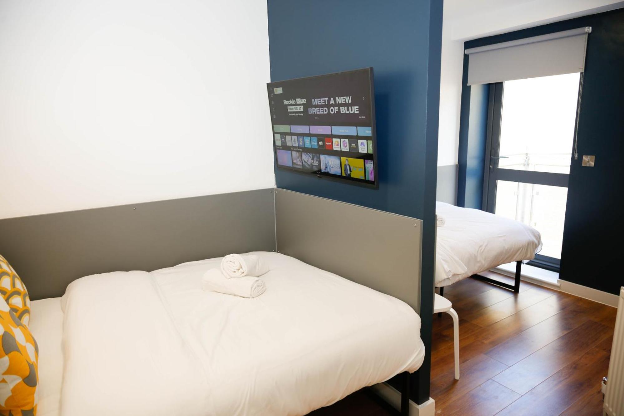 New Luxury Apartments In Central Location Next To Shops, Cafes, Bars & Metro Лондон Экстерьер фото